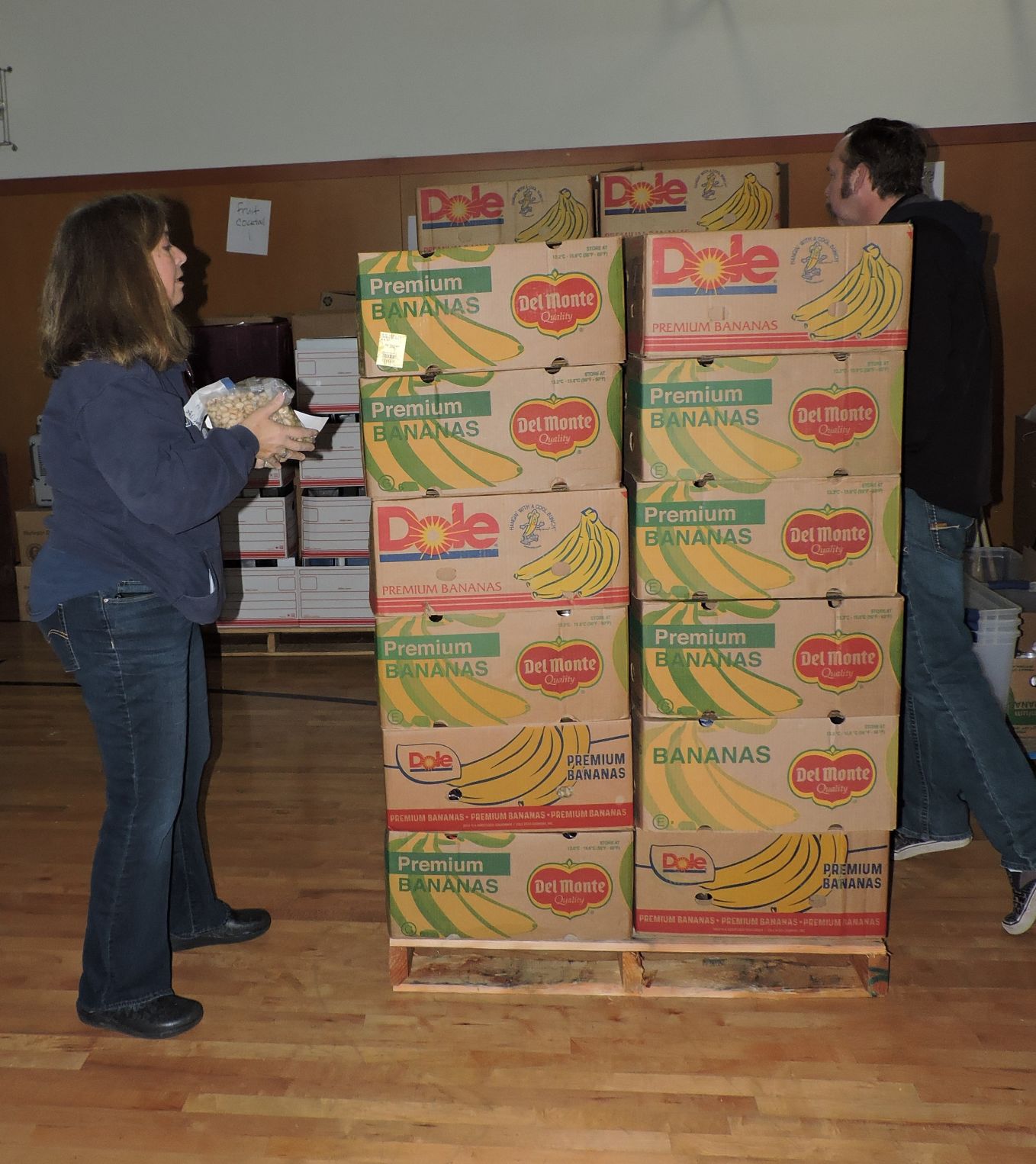 Sunbird Shopping Center Makes $1,500 Donation to Yelm Community Services Food Bank